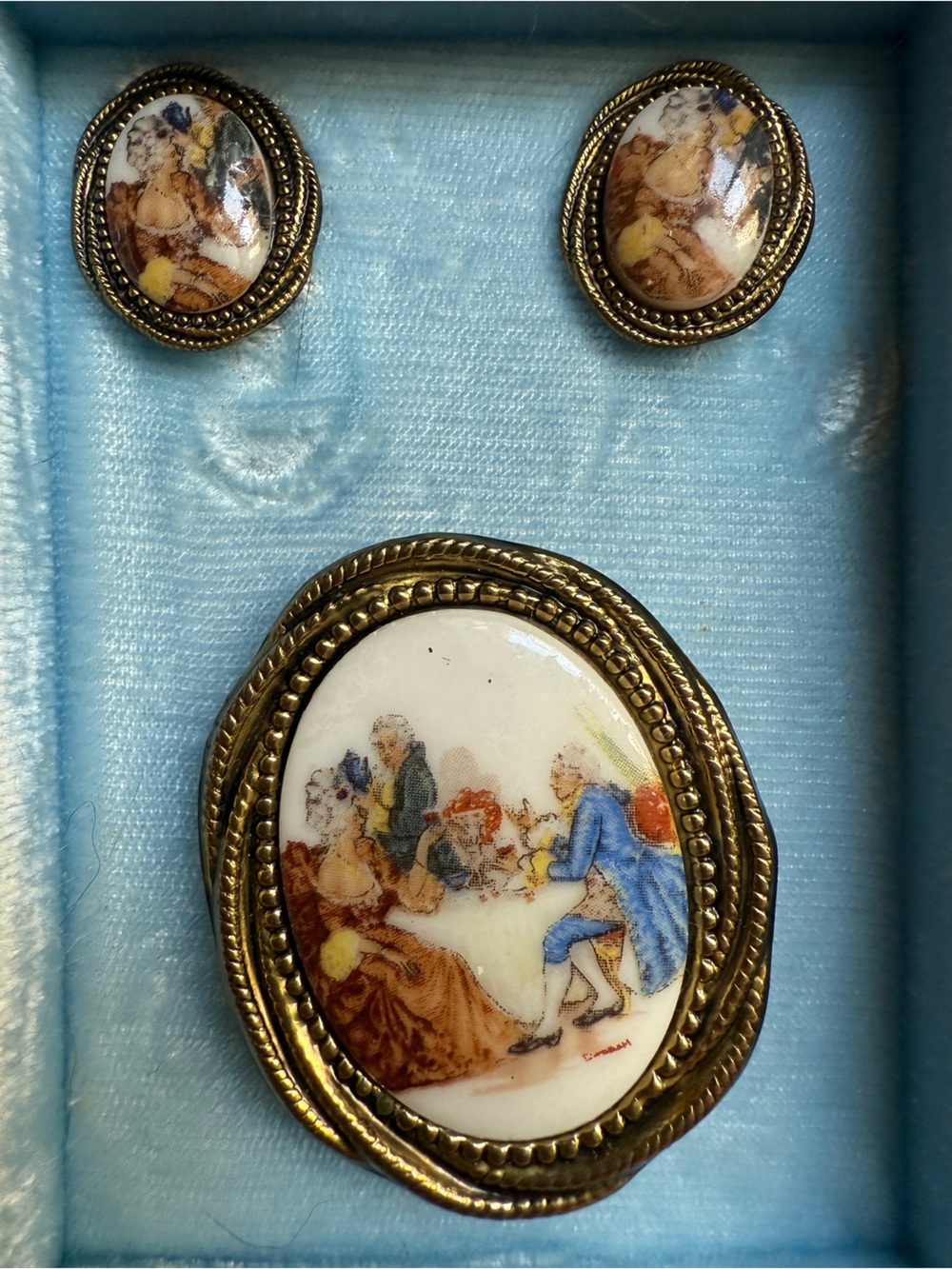 Vintage Gold Brooch and Earrings Set with Victorian motif
